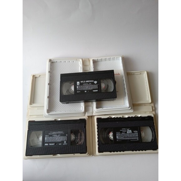 Set of 3 VHS Clamshell Kids: Amazing Panda Adventure, Tom & Huck, Wild America - Picture 3 of 11
